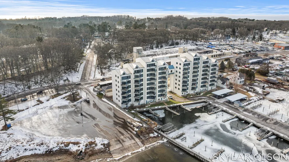 2964 Lakeshore Drive #E701 Muskegon City, MI 49441