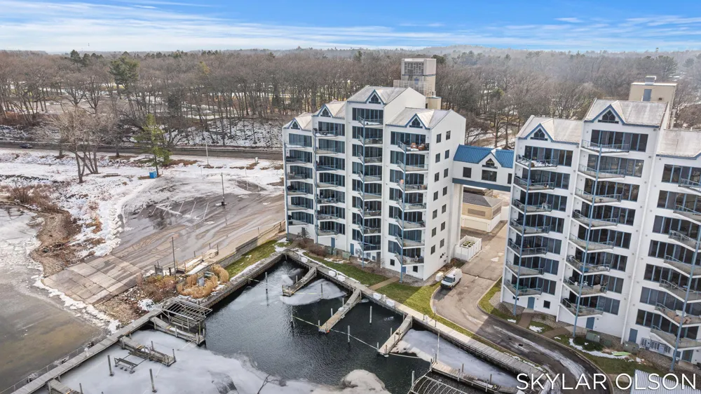 2964 Lakeshore Drive #E701 Muskegon City, MI 49441