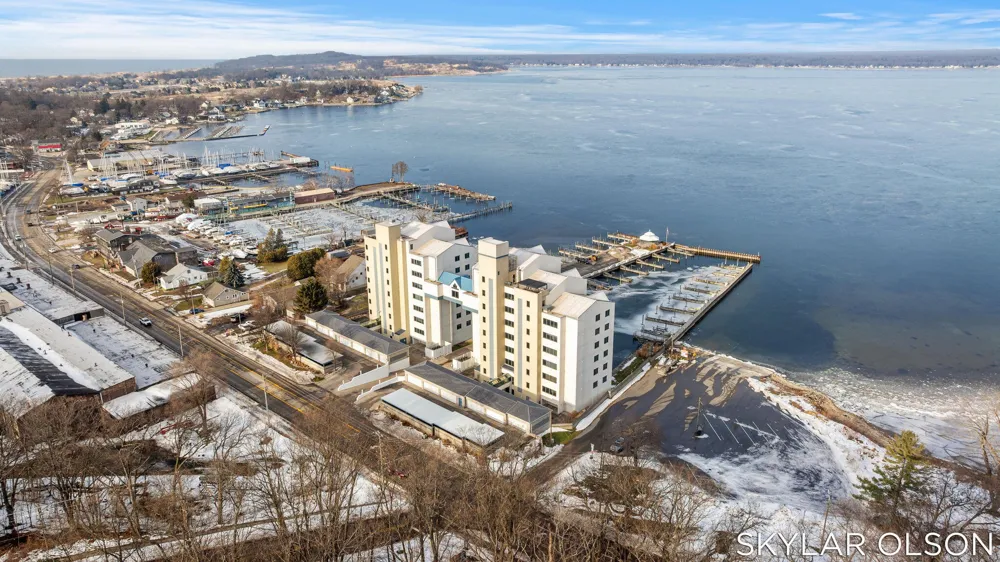 2964 Lakeshore Drive #E701 Muskegon City, MI 49441
