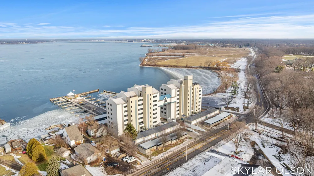 2964 Lakeshore Drive #E701 Muskegon City, MI 49441