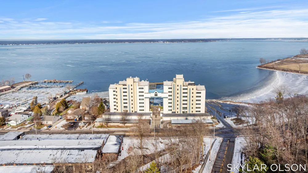 2964 Lakeshore Drive #E701 Muskegon City, MI 49441