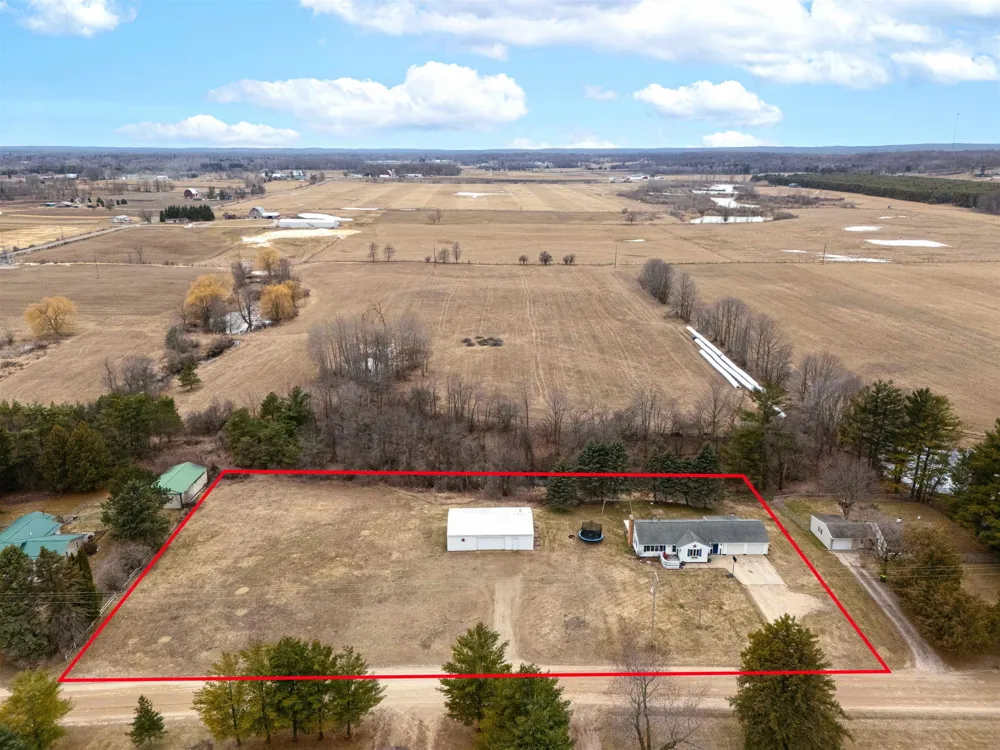6740 S Eberhart Avenue Grant Township, MI 48617