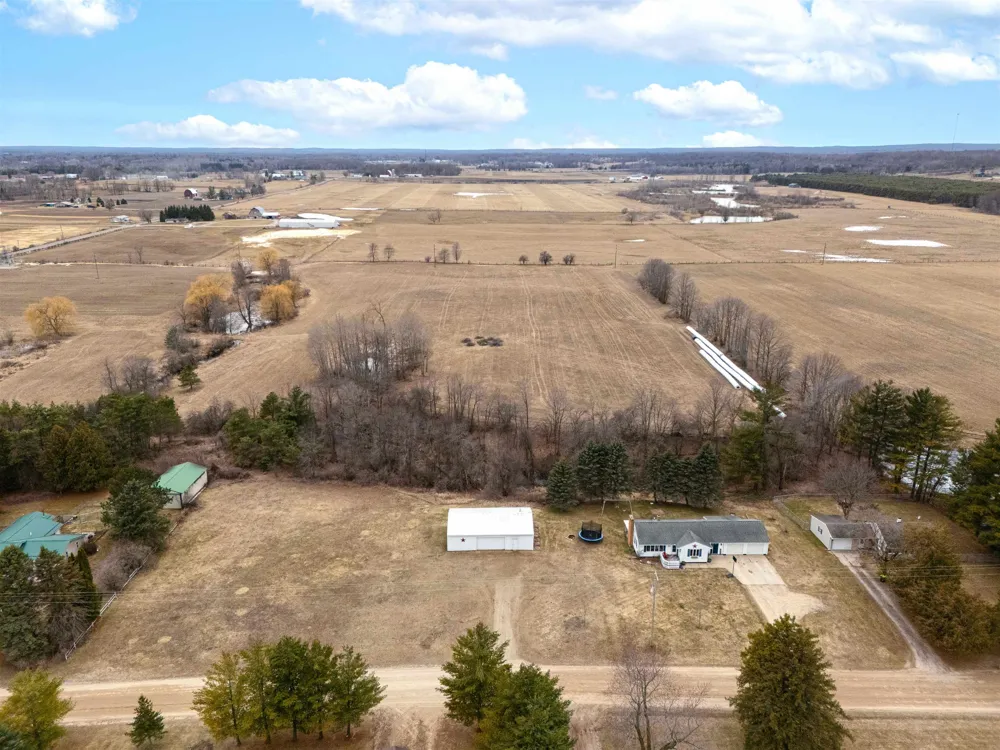 6740 S Eberhart Avenue Grant Township, MI 48617