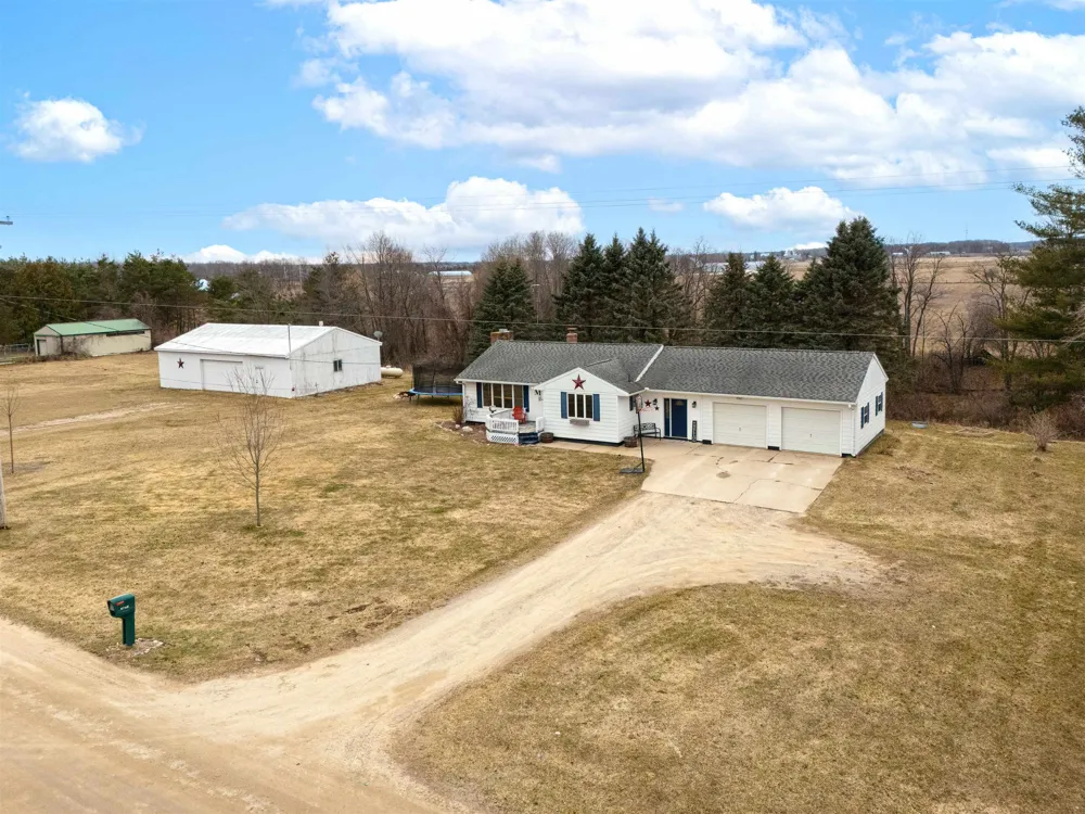 6740 S Eberhart Avenue Grant Township, MI 48617