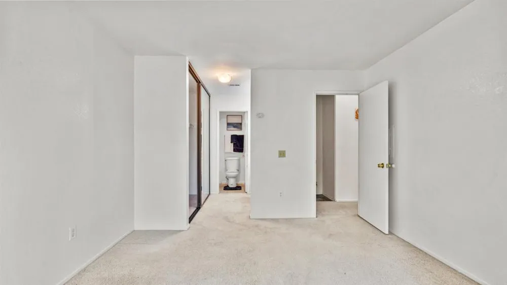 10684 Dabney Drive #106 San Diego, CA 92126
