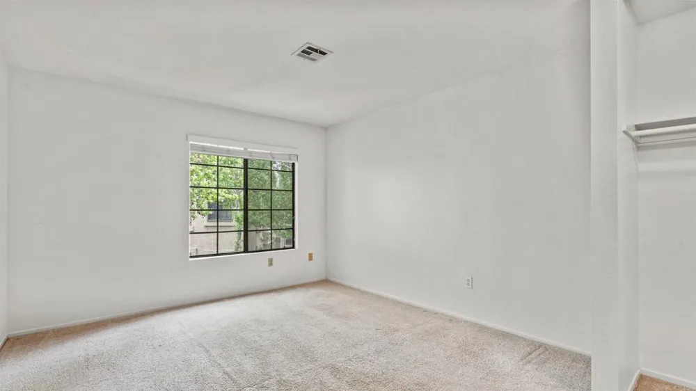 10684 Dabney Drive #106 San Diego, CA 92126
