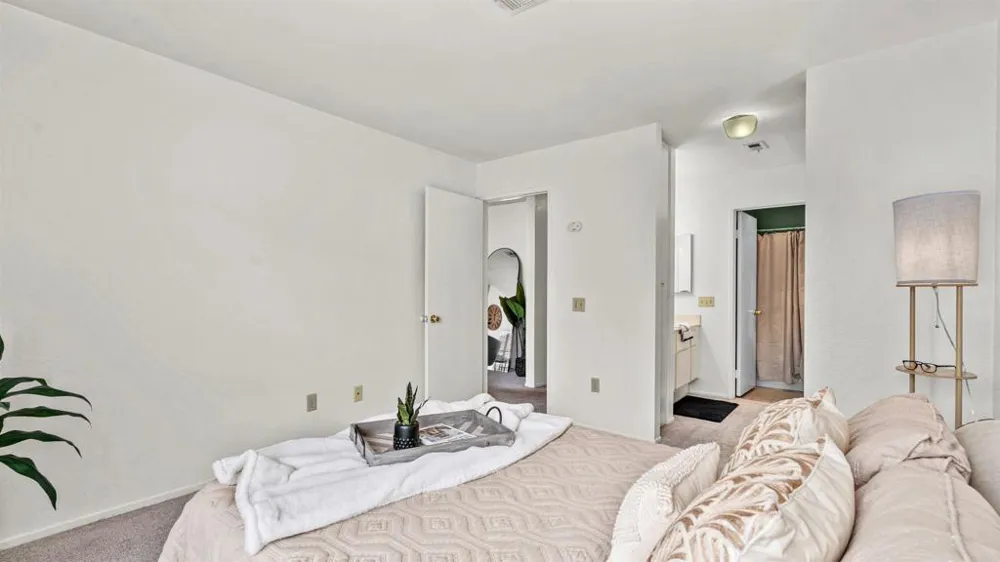 10684 Dabney Drive #106 San Diego, CA 92126