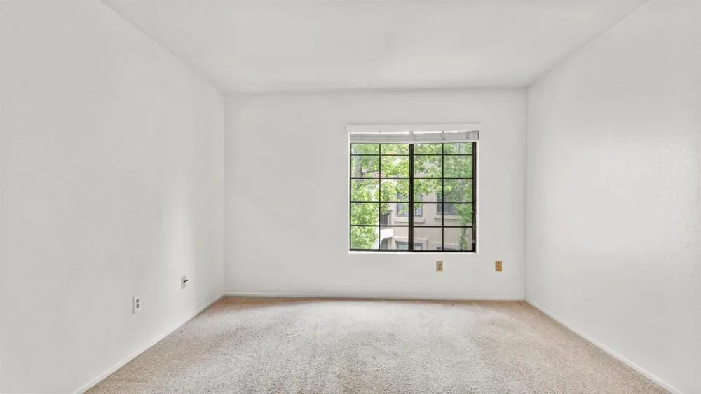 10684 Dabney Drive #106 San Diego, CA 92126