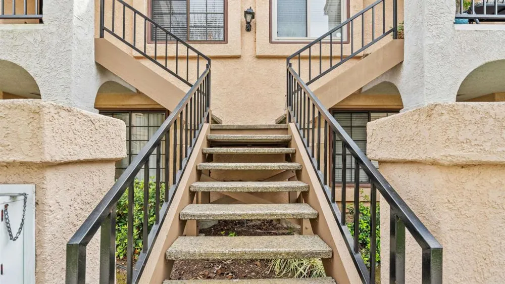 10684 Dabney Drive #106 San Diego, CA 92126