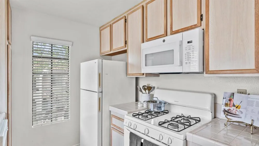 10684 Dabney Drive #106 San Diego, CA 92126