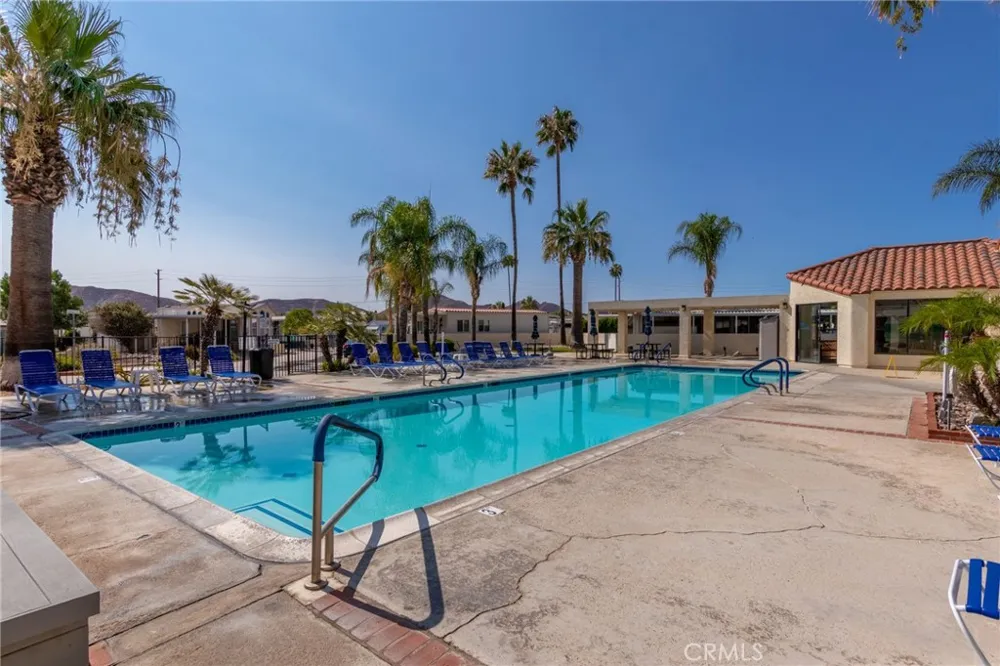 1295 S Cawston Avenue Hemet, CA 92545