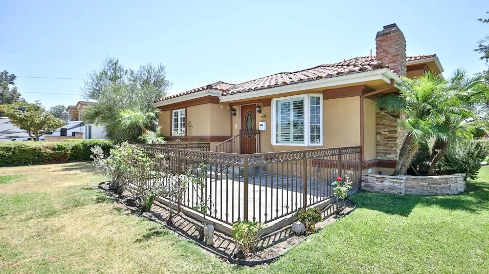 4704 E Centralia Street Long Beach, CA 90808