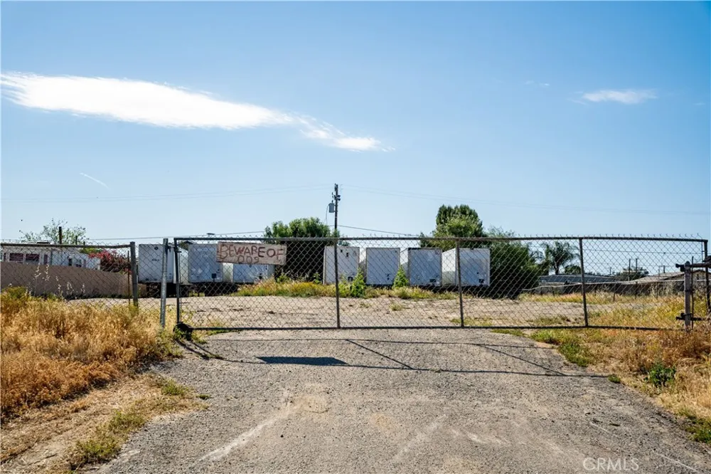 22985 Markham Perris, CA 92570