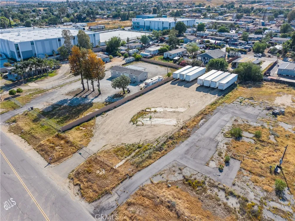 22985 Markham Perris, CA 92570