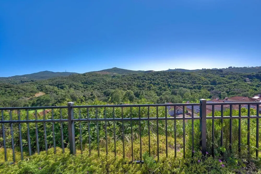 28758 Vista Valley Dr Vista, CA 92084