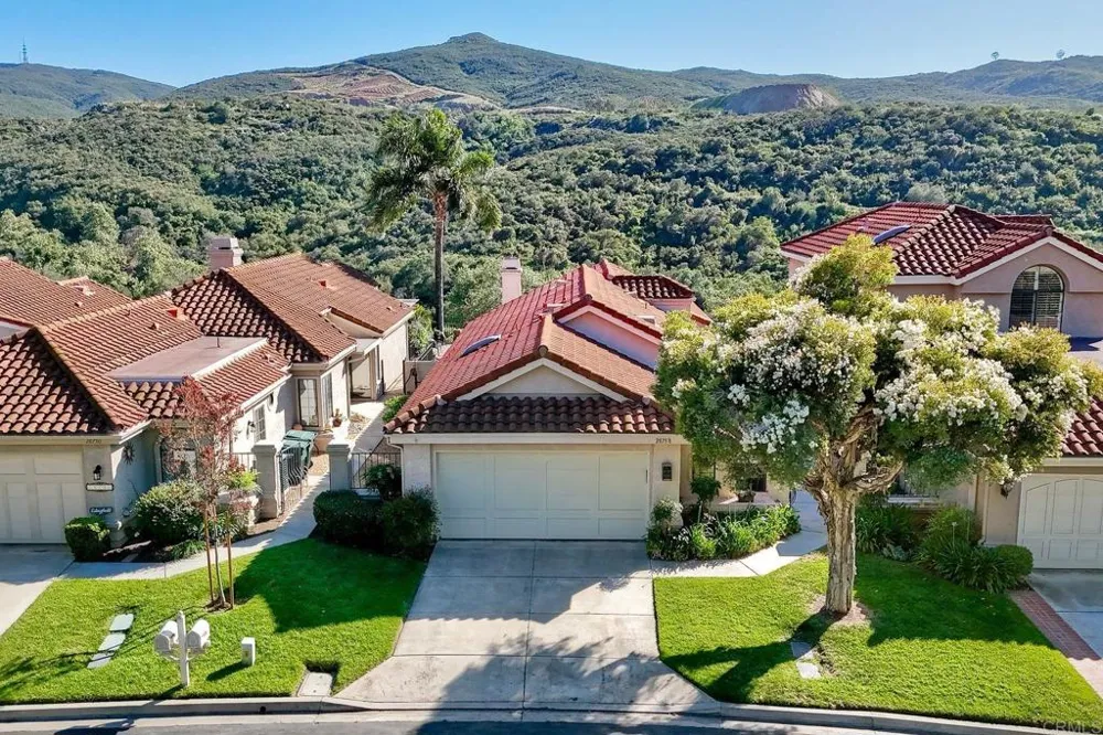 28758 Vista Valley Dr Vista, CA 92084