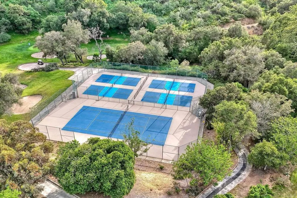 28758 Vista Valley Dr Vista, CA 92084