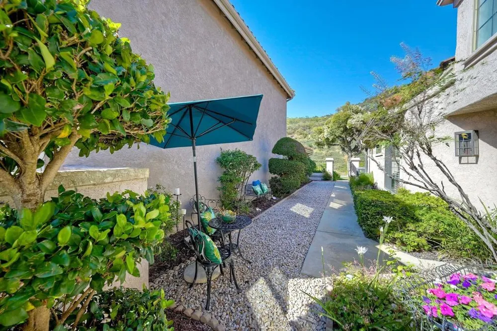 28758 Vista Valley Dr Vista, CA 92084