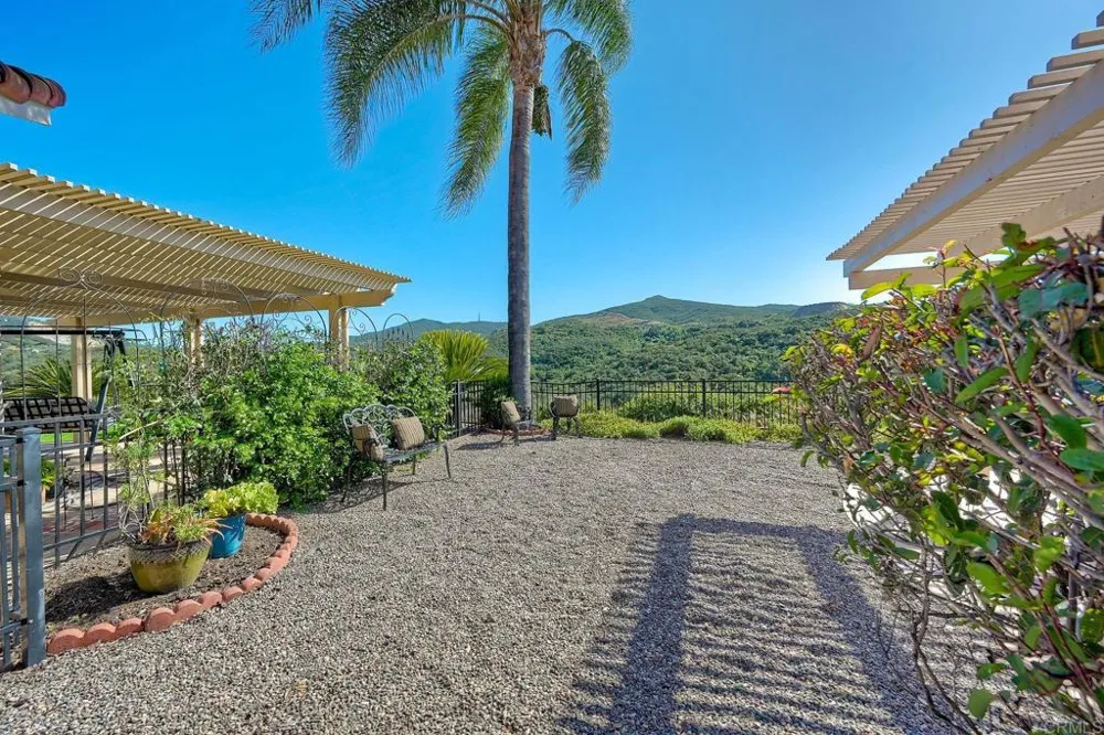 28758 Vista Valley Dr Vista, CA 92084