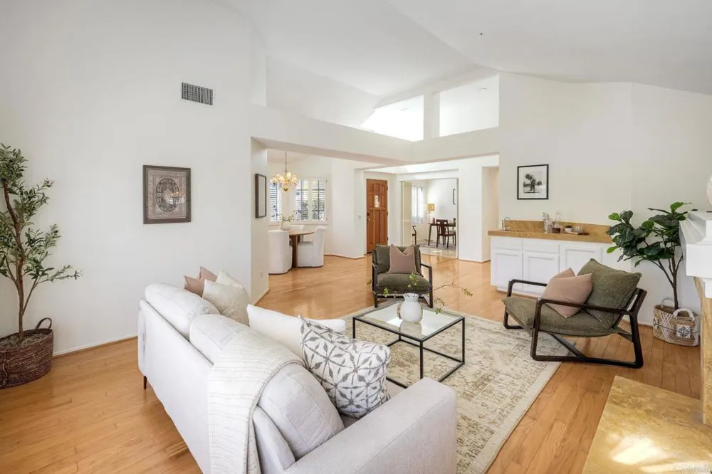 28758 Vista Valley Dr Vista, CA 92084