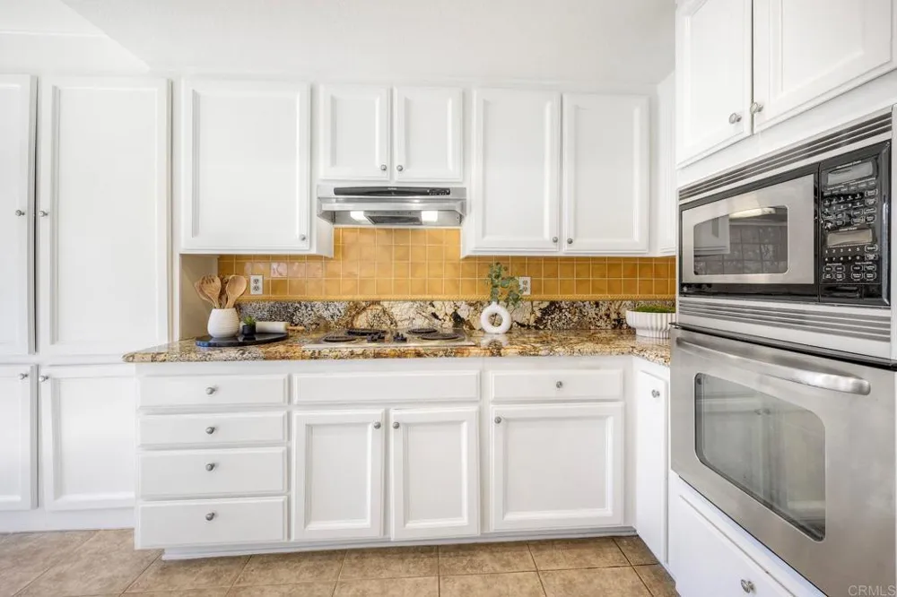 28758 Vista Valley Dr Vista, CA 92084