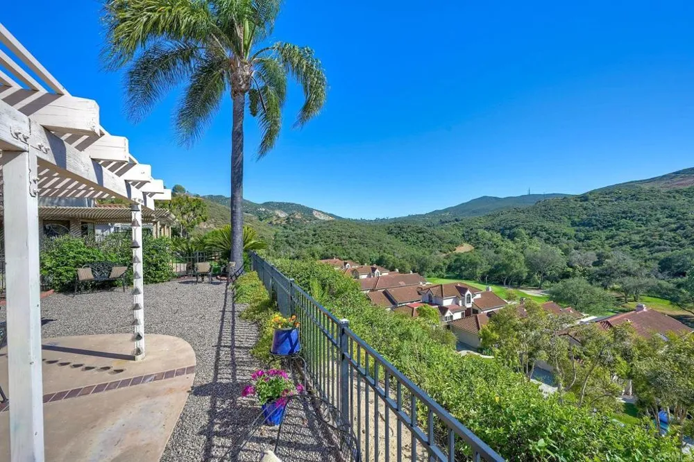 28758 Vista Valley Dr Vista, CA 92084
