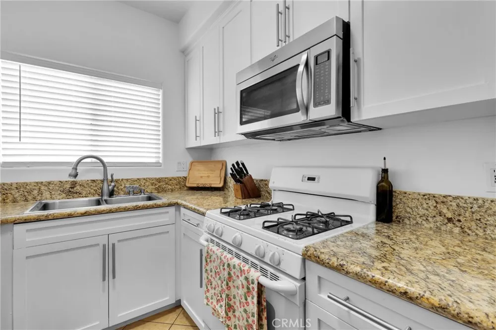 7124 Woodman #3 Van Nuys, CA 91405