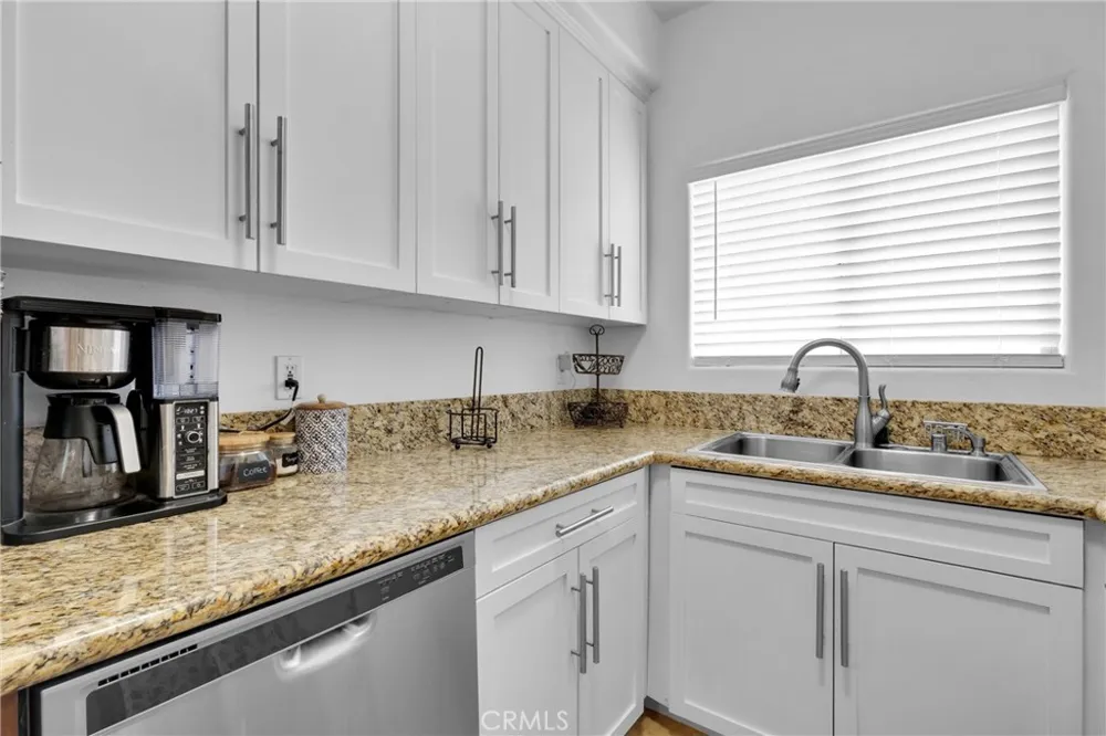 7124 Woodman #3 Van Nuys, CA 91405