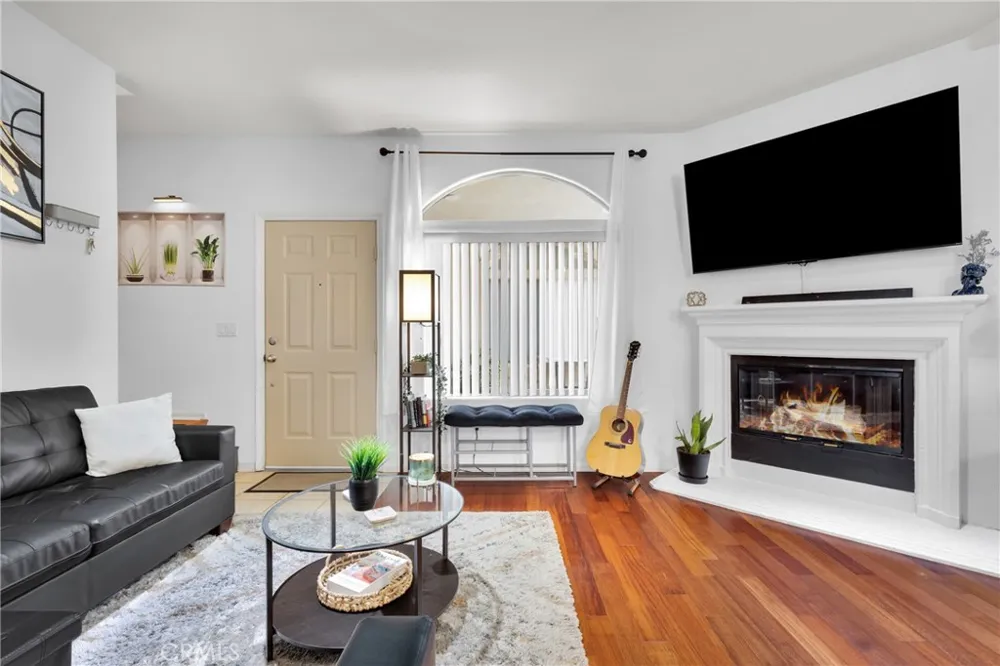7124 Woodman #3 Van Nuys, CA 91405