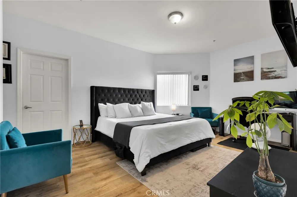 7124 Woodman #3 Van Nuys, CA 91405