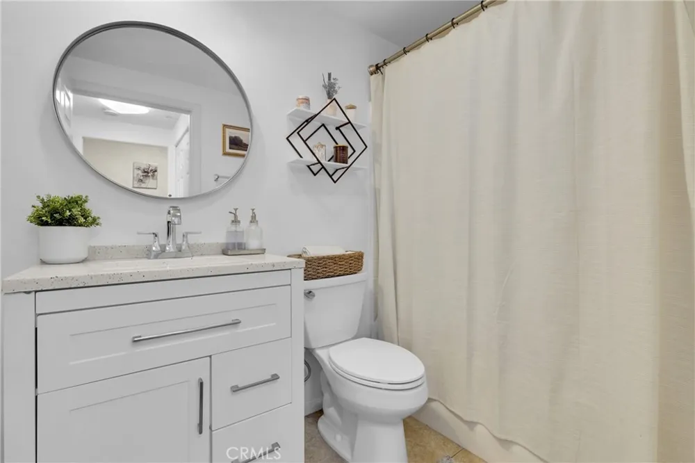 7124 Woodman #3 Van Nuys, CA 91405
