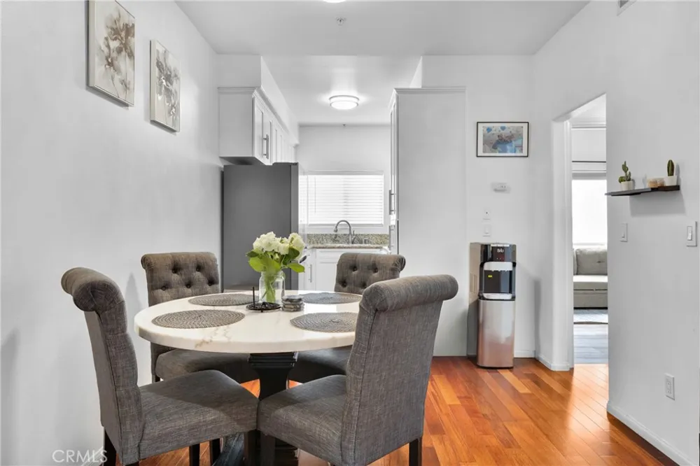 7124 Woodman #3 Van Nuys, CA 91405