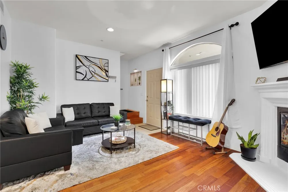 7124 Woodman #3 Van Nuys, CA 91405