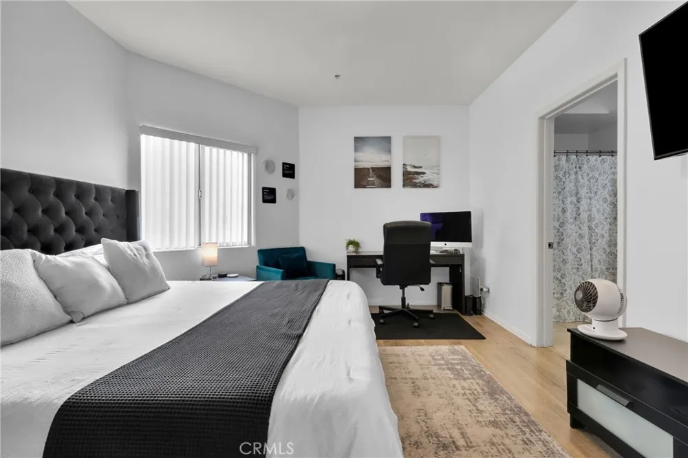 7124 Woodman #3 Van Nuys, CA 91405
