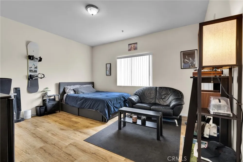7124 Woodman #3 Van Nuys, CA 91405