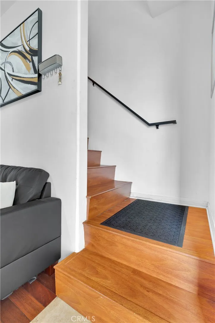 7124 Woodman #3 Van Nuys, CA 91405
