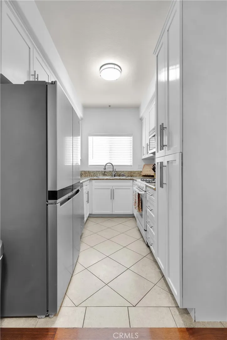 7124 Woodman #3 Van Nuys, CA 91405