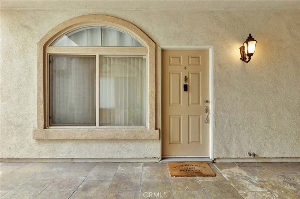 7124 Woodman #3 Van Nuys, CA 91405