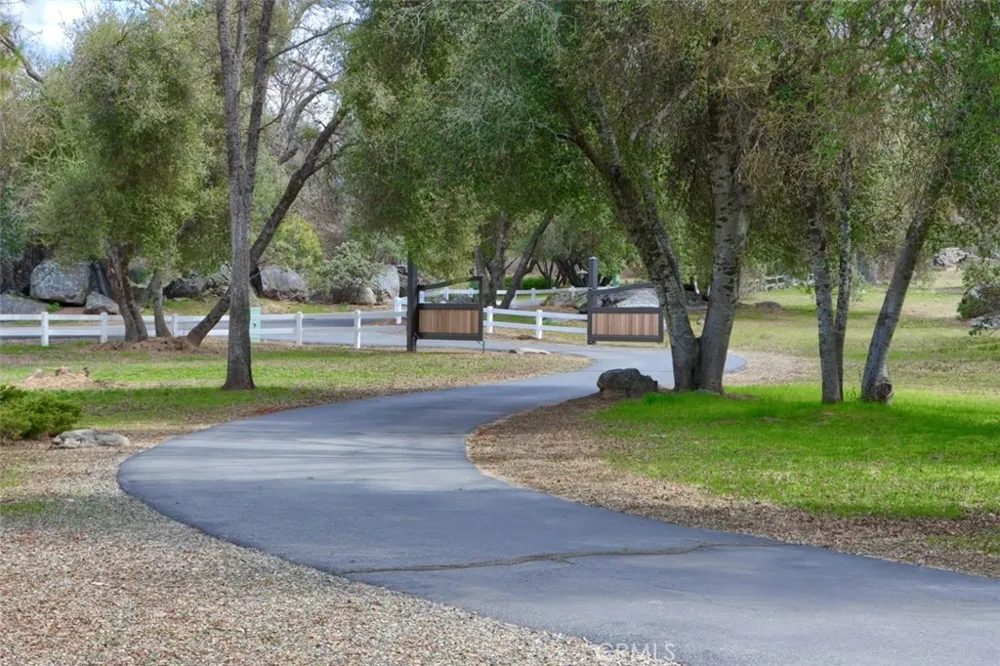 40957 Shandee Lane Ahwahnee, CA 93601