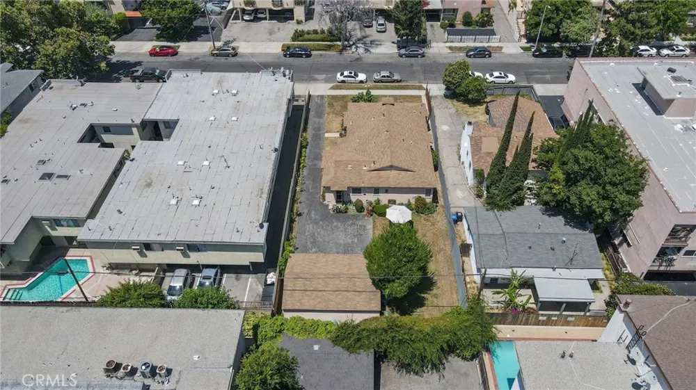 5238 Hermitage Valley Village, CA 91607
