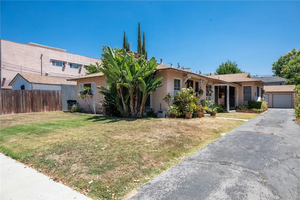 5238 Hermitage Valley Village, CA 91607