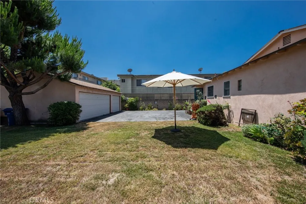 5238 Hermitage Valley Village, CA 91607