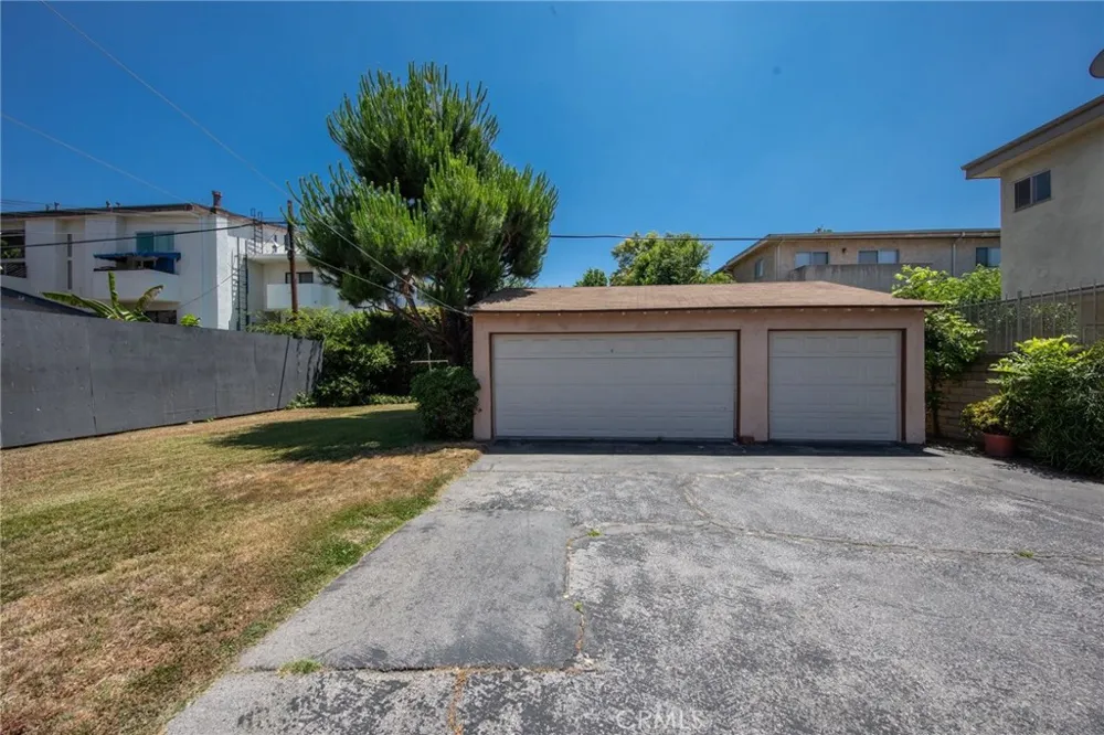 5238 Hermitage Valley Village, CA 91607