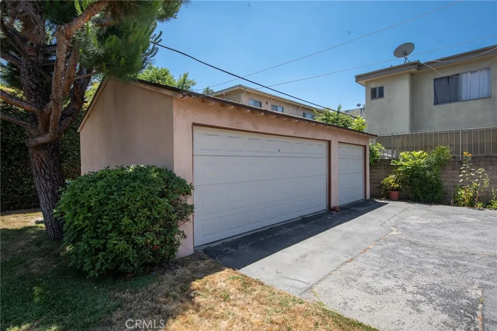 5238 Hermitage Valley Village, CA 91607