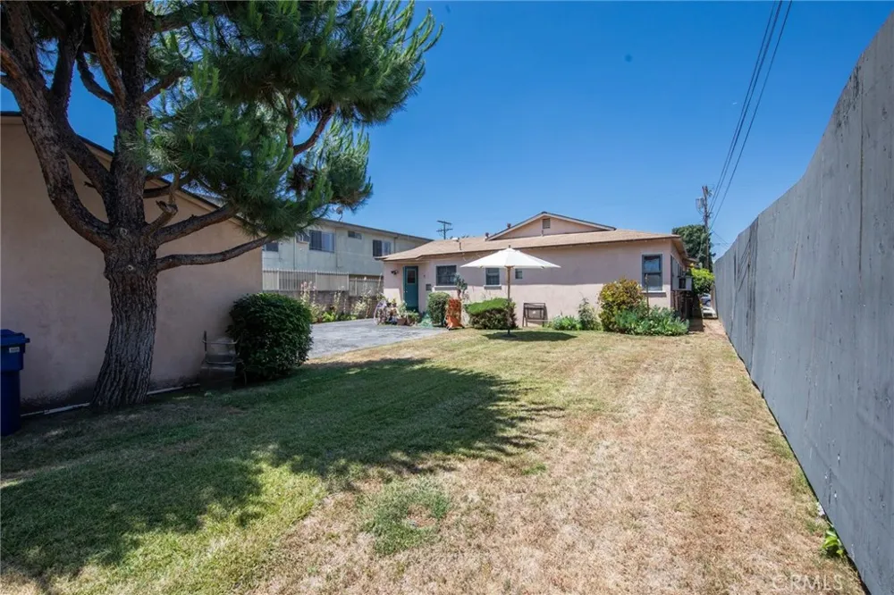 5238 Hermitage Valley Village, CA 91607
