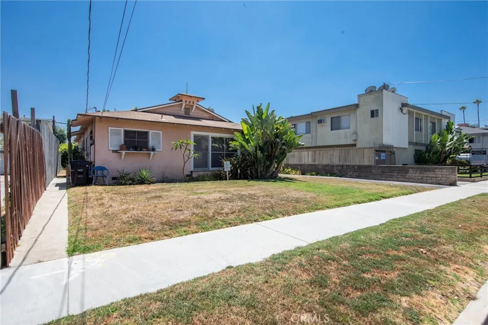 5238 Hermitage Valley Village, CA 91607
