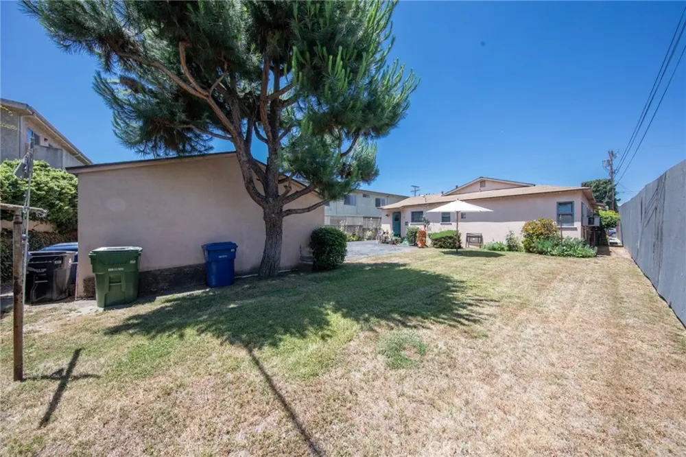 5238 Hermitage Valley Village, CA 91607