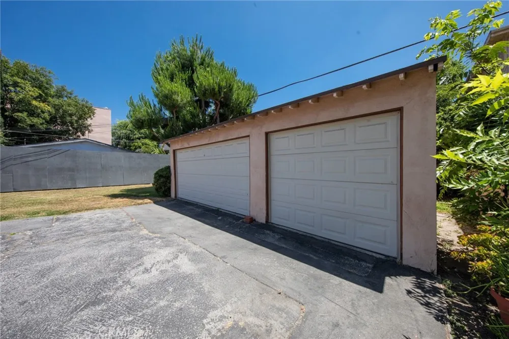 5238 Hermitage Valley Village, CA 91607