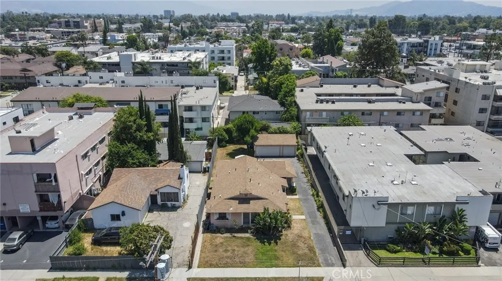 5238 Hermitage Valley Village, CA 91607