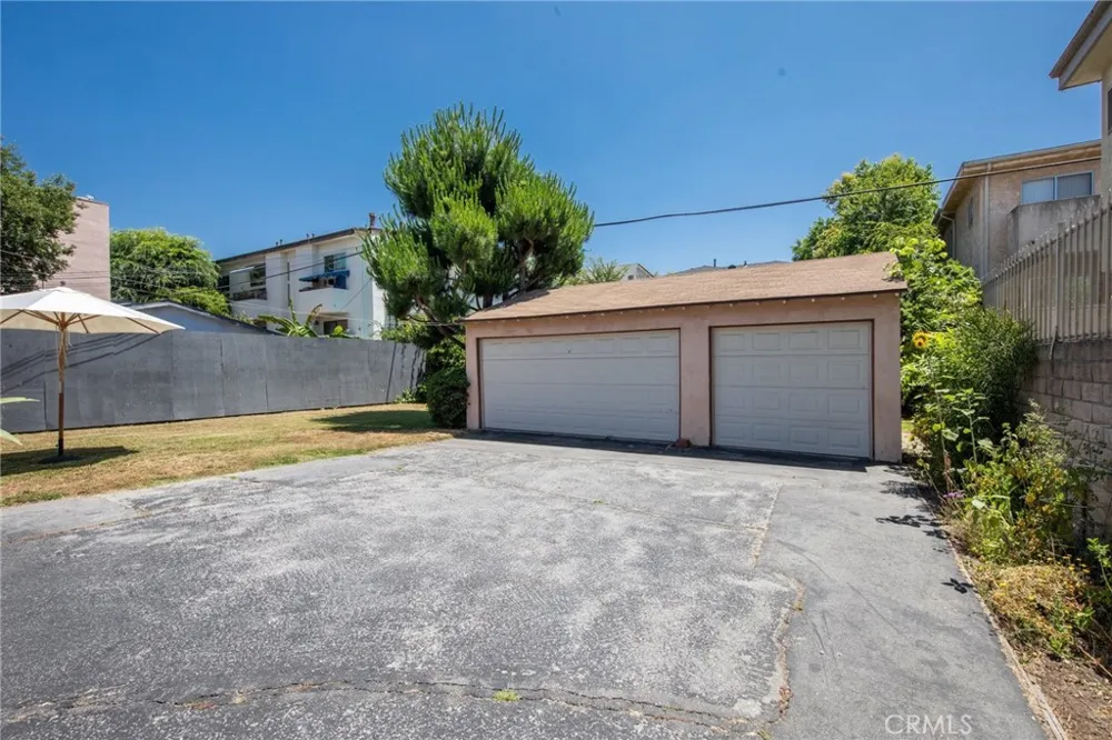 5238 Hermitage Valley Village, CA 91607
